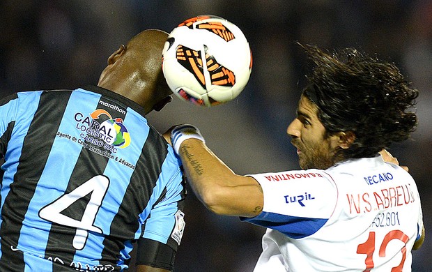 Loco Abreu jogo Nacional contra Real Garcilaso (Foto: AFP)