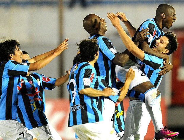 Real Garcilaso comemoração Nacional Libertadores (Foto: AFP)