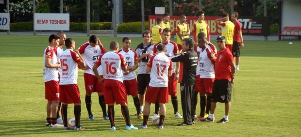 Ney Franco conversa com jogadores do São Paulo em treino (Foto: Site Oficial / saopaulofc.net)