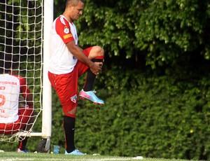 Luis Fabiano em treino no São Paulo (Foto: Cleber Akamine)