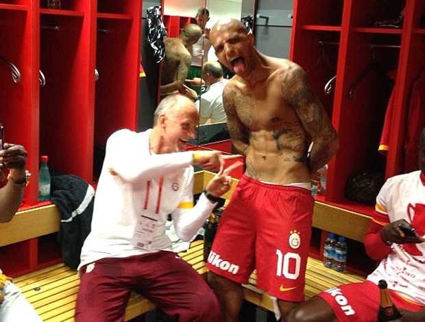 Felipe Melo vestiário Galatasaray título (Foto: Reprodução / Instagram)