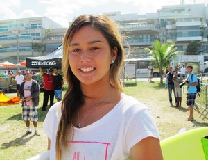 Alessa Quizon, WCT do Rio surfe (Foto: Leonardo Velasco )