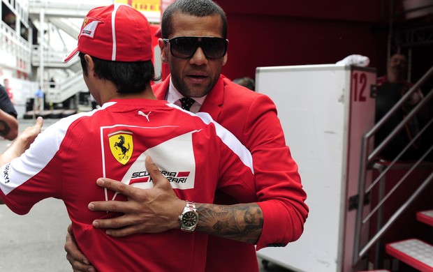 Daniel Alves barcelona felipe massa ferrari gp da espanha (Foto: Agência AFP)