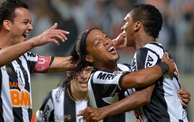 Rever, Ronaldinho e Jô, Atlético-MG x São Paulo (Foto: AFP)