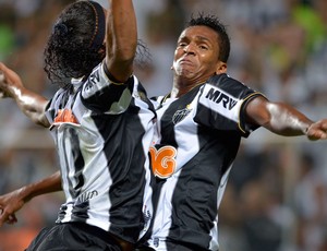 Ronaldinho e Jô, Atlético-MG x São Paulo (Foto: AFP)