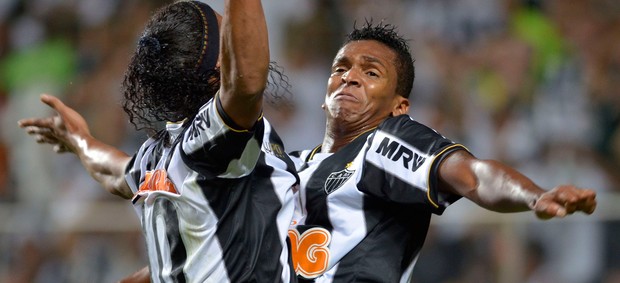 Ronaldinho e Jô, Atlético-MG x São Paulo (Foto: AFP)