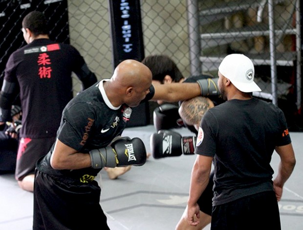 Anderson Silva treino academia Team Nogueira (Foto: Divulgação)