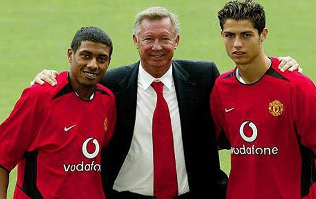 Kleberson Cristiano Ronaldo manchester united apresentação (Foto: Divulgação / Site Manchester United)