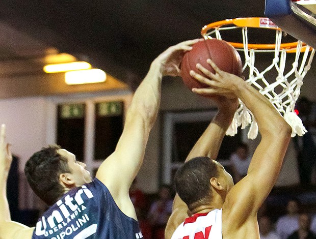 Uberlândia Pinheiros basquete NBB playoffs (Foto: Ricardo Bufolin / Divulgação)