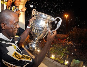 Seedorf festa Botafogo campeão carioca (Foto: Satiro Sodré / Agif)