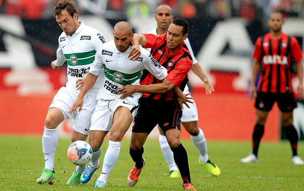 jogo Coritiba Atlético-PR empate (Foto: Albari Rosa / Agência Estado)