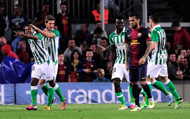  Dorlan Pabon gol Betis jogo Barcelona (Foto: AFP)