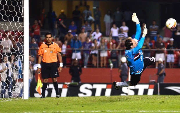 Rogerio Ceni adiantado pênalti Pato São Paulo (Foto: Levi Bianco / Ag. Estado)