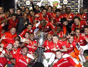 Internacional taça campeão gaucho (Foto: Wesley Santos / PressDigital)