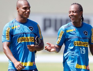 Andre bahia e Andrezinho botafogo treino (Foto: Ivo Gonzalez / Agência O Globo)