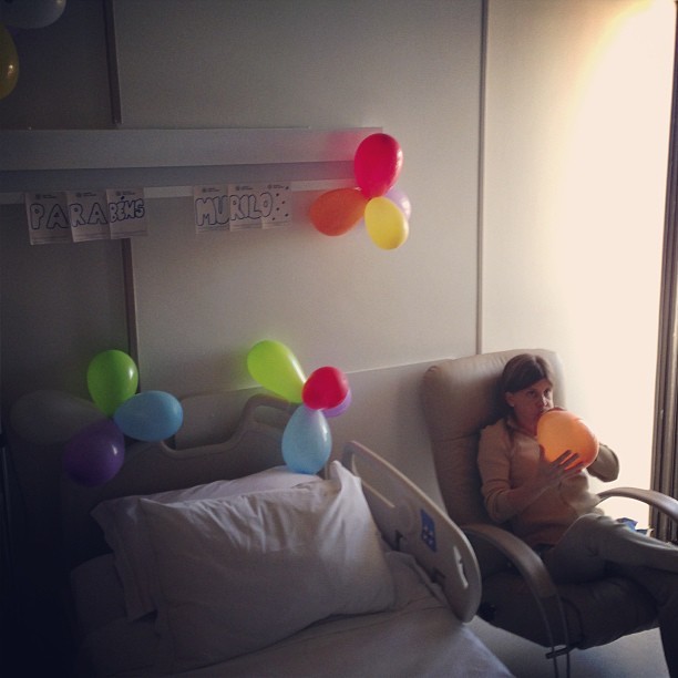 Jaqueline prepara festa para Murilo hospital volei (Foto: Reprodução / Instagram)