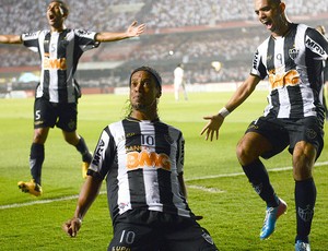 Ronaldinho Gaúcho gol Atlético-MG jogo São Paulo (Foto: AFP)