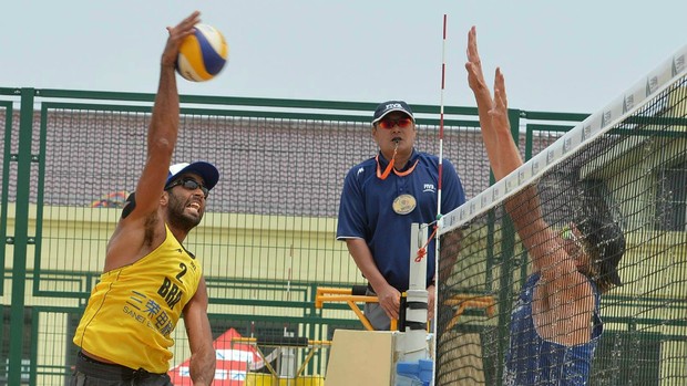 Bruno Schmidt, em Xangai, Circuito Mundial de Vôlei de Praia (Foto: FIVB / Divulgação)