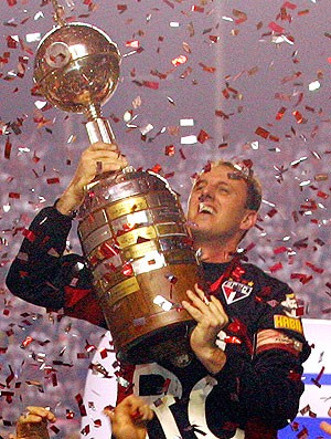 Rogério Ceni taça Libertadores 2005 (Foto: AFP)