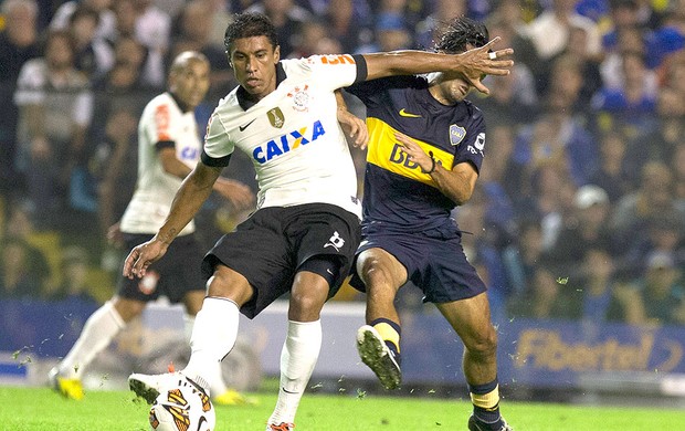 Paulinho jogo Corinthians Boca Juniors (Foto: AP)