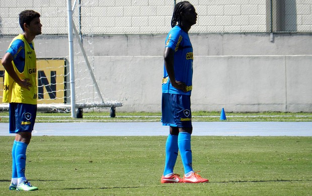 Andrezinho botafogo treino (Foto: Raphael Bózeo)