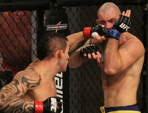 Santiago Ponzinibbio x Márcio Pedra TUF Brasil 2 (Foto: Divulgação/UFC)