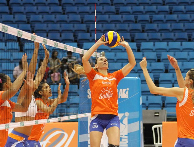 Volei Fabiola treino Osasco (Foto: CBV)