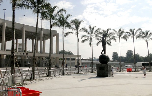 Obras operários maracanã reabertura  (Foto: Thiago Dias)