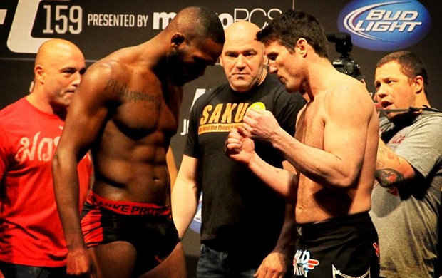 Jon Jones Chael Sonnen pesagem UFC (Foto: Reprodução/Twitter)