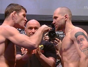 Bisping e Belcher pesagem  (Foto: Reprodução/Twitter)