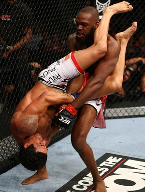 UFC 152 JOn jones e vitor belfort (Foto: Agência Getty Images)