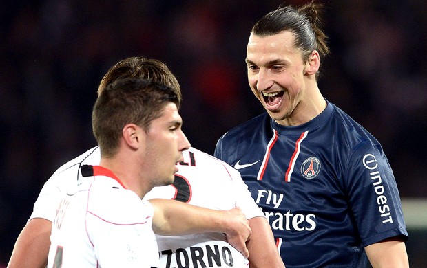 Ibrahimovic PSG Renato Civelli Nica jogo beijo (Foto: AFP)