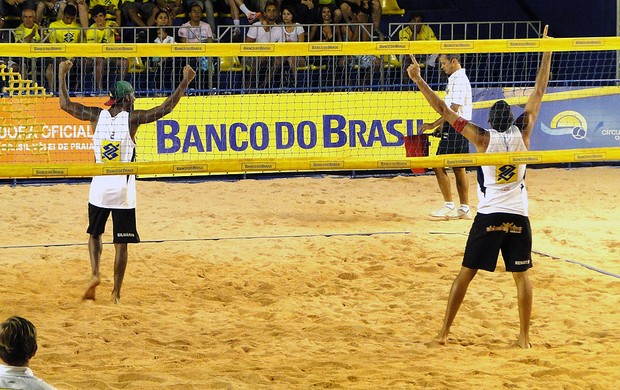 Gilmário e Renatão vôlei de praia Brasília (Foto: Helena Rebello)