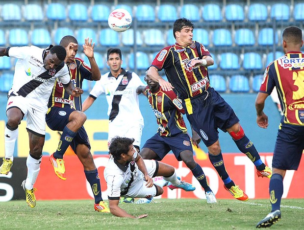 Tenório jogo Vasco jogo Madureira (Foto: Alexandre Cassiano / Ag. O Globo)