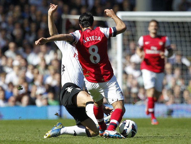 Steve Sidwell fulham e Arteta arsenal expulsão (Foto: Agência AFP)