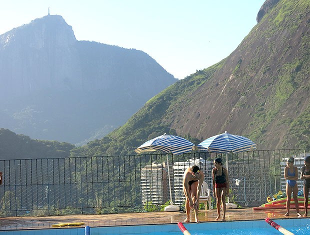 Thiago Pereira natação crianças Espaço Criança Esperança (Foto: Lydia Gismondi)