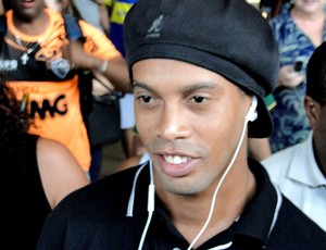 Ronaldinho Gaúcho desembarque Atlético-MG (Foto: Leonardo Simonini)