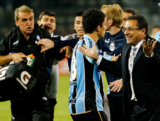 Luxemburgo confusão jogo Huachipato Grêmio  (Foto: Marcelo Hernandez / Photosport / AFP)