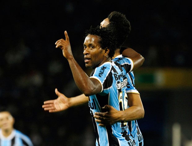 Zé Roberto gol Grêmio x Huachipato (Foto: AP)