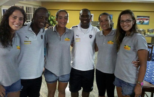 vôlei de praia Ágatha, Thaís, Val e Bárbara Seixas com Andrezinho e Seedorf (Foto: Arquivo Pessoal)