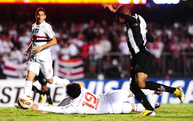 Penalti, São Paulo x Atlético-MG (Foto: Marcos Ribolli)