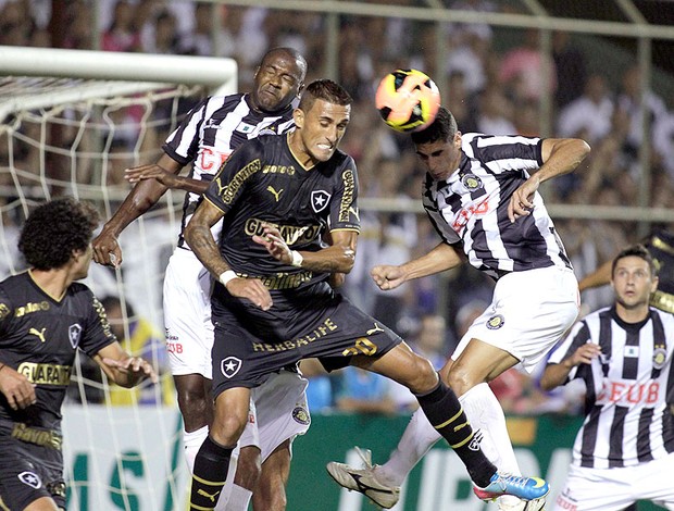 Rafael Marques jogo Botafogo Sobradinho (Foto: Reuters)