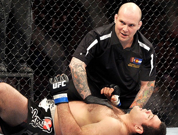 Josh Rosenthal, juiz do UFC (Foto: Getty Images)