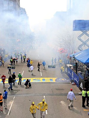 atentado maratona Boston bomba (Foto: Charles Krupa / AP)