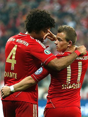  Xherdan Shaqiri Dante gol Bayern de Munique Wolfsburg (Foto: AP)