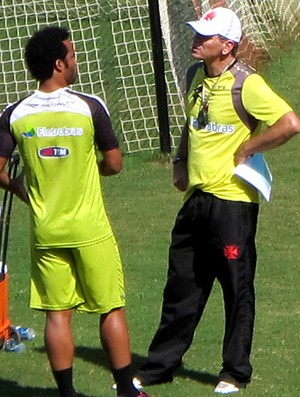 Carlos alberto e paulo autuori vasco treino (Foto: Gustavo Rotstein)