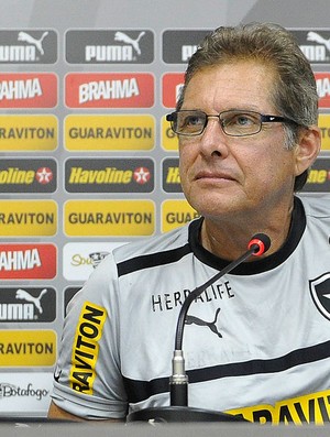 Oswaldo de Oliveira treino Botafogo (Foto: Fábio Castro / Agif)