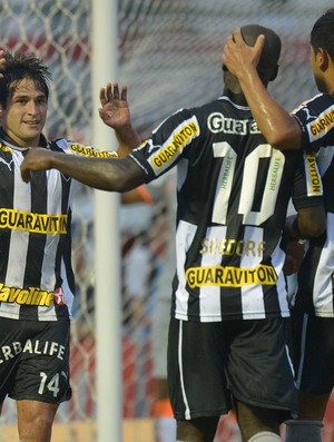 Lodeiro e Seedorf, Botafogo x Nova Iguaçu (Foto: Celso Pupo/Agência Estado)