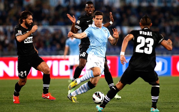 Hernanes jogo Lazio Juventus (Foto: Reuters)