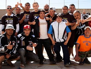 torcedores do corinthians prisão de San Pedro Oruro (Foto: Agência Reuters)